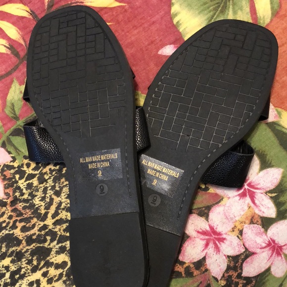 Trendy Black Slides - Picture 3 of 4